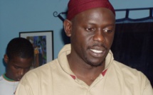 Le frère de Marième Faye se présente dans une cérémonie en mode Cow-boy et se fait huer par le public 