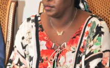 La Première Dame offre 25 millions de francs et un millier de draps aux hôpitaux de Dakar 