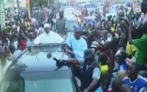 Video-L’accueil triomphal de Me Wade à Touba