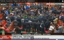 [Vidéo] Kenya : les députés en viennent aux mains lors du vote d’une loi antiterroriste