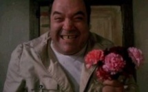 Soudain un inconnu vous offre des fleurs