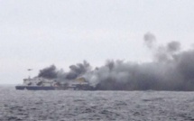 Les images du ferry en flammes au large de la Grèce