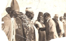 Présentation du Djaraf El hadj Ibra PAYE au président SENGHOR, par Momar Mariémé DIOP Serigne Ndakarou et les Dignitaires