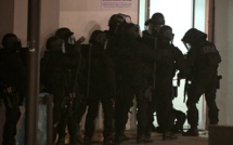 EN DIRECT: Charlie Hebdo, jour 2: Deux policiers blessés par des coups de feu porte de Châtillon... Valls estime que la menace n'a pas été sous-estimée...