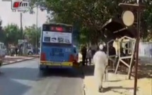 Les arrêts de bus DDD se mettent aux couleurs de l'APR: Suivez la réaction des usagers (vidéo)