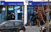 Deux personnes brièvement prises en otage dans une Poste de Colombes