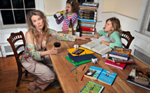 Les joies de la vie domestique : Une maman réalise des photos de famille déjantées...En y mettant une bonne dose d'humour noir !