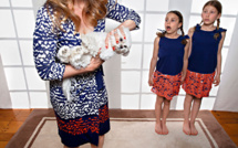 Les joies de la vie domestique : Une maman réalise des photos de famille déjantées...En y mettant une bonne dose d'humour noir !
