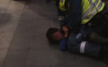 Vidéo - Brutalisé par un agent de sécurité, un enfant musulman prie en pleurant