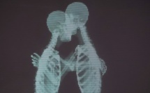 Ces deux squelettes sont amoureux, mais quand vous verrez qui ils sont réellement, vous serez certainement surpris !