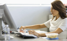 Vous êtes assis toute la journée ? Cet exercice devrait vous soulager