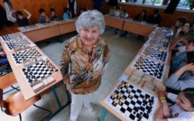 La "reine" des échecs sacrée à 87 ans?