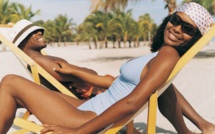 Pourquoi les peaux noires doivent aussi se protéger du soleil?