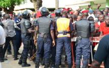 Étudiants jeteurs de pierres: Que Dieu vous bénisse! (Tah!)