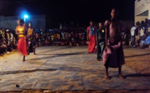 Dahra Djolof : La finale d'Oscar des vacances empêche la famille Diop de prier pour sa défunte mère, des jeunes arrosent le cinéma de pierres