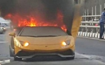 Il veut faire le malin avec sa Lamborghini, elle termine en flammes