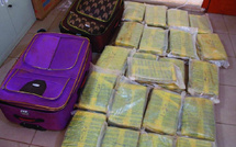 Saisie de chanvre indien à Karang : La drogue était dissimulée dans deux valises et un sac à dos…