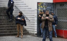Un homme abattu devant un commissariat à Paris