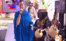 Une Italienne chante en langue wolof ! Regardez