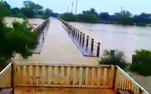 Matam : le fleuve Sénégal contraint les autorités à fermer le pont de Oréfondé provisoirement après sa submersion par les eaux