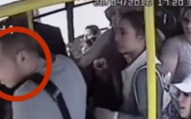 Dans le bus, ce passager montre son sexe à la jeune femme. Mais ce que la caméra de surveillance filme fait le tour du monde.