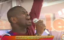Vidéo - Pape Cheikh Diallo chante "Song Daan" de Youssou Ndour en play-back