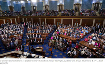 États-Unis: les députés américains adoptent un texte ordonnant la fin de la guerre contre l'Iran